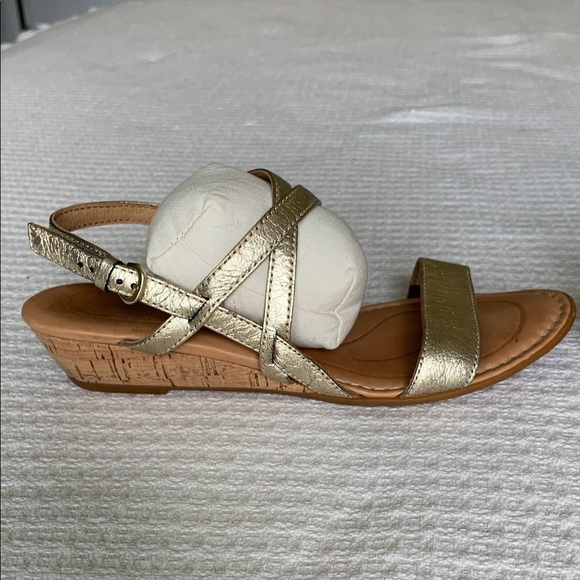 Born gold leather wedge heel sandals size 7 - Picture 1 of 11